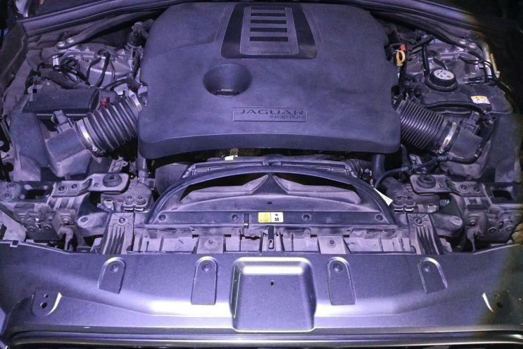 Used Jaguar F-PACE 2021 340 PS R-Dynamic SE Engine Bay