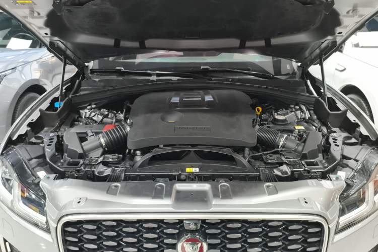 Used Jaguar F-PACE 2021 340 PS R-Dynamic SE Engine Bay