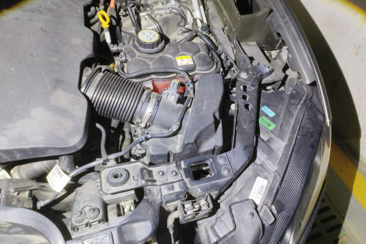Used Jaguar F-PACE 2021 340 PS R-Dynamic SE Engine Bay Left