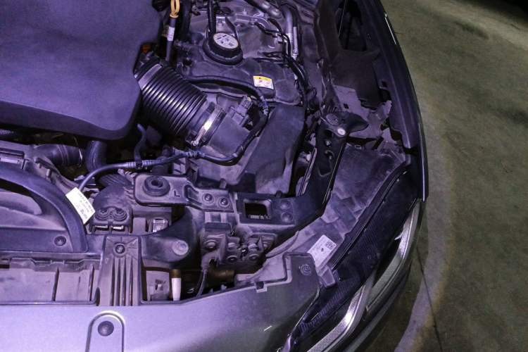 Used Jaguar F-PACE 2021 340 PS R-Dynamic SE Engine Bay Left