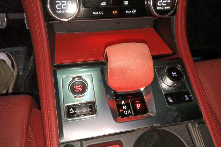 Used Jaguar F-PACE 2021 340 PS R-Dynamic SE Gear Lever