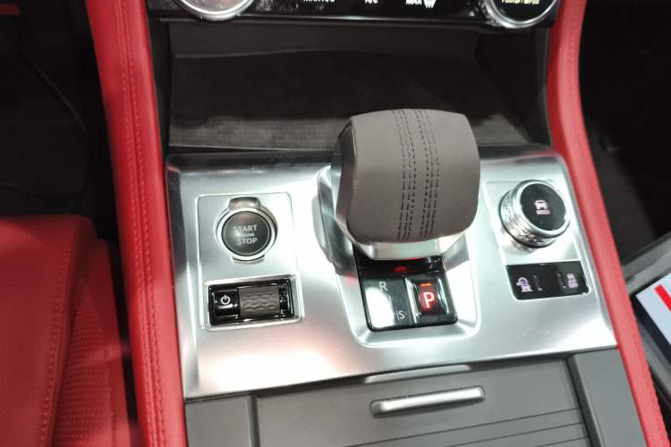 Used Jaguar F-PACE 2021 340 PS R-Dynamic SE Gear Lever
