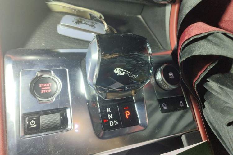 Used Jaguar F-PACE 2021 340 PS R-Dynamic SE Gear Lever