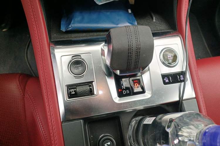 Used Jaguar F-PACE 2021 340 PS R-Dynamic SE Gear Lever