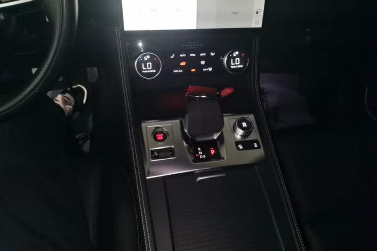 Used Jaguar F-PACE 2021 250 PS R-Dynamic S Gear Lever