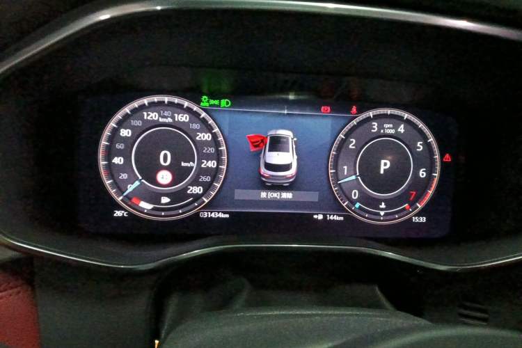 Used Jaguar F-PACE 2021 340 PS R-Dynamic SE Instrument Cluster