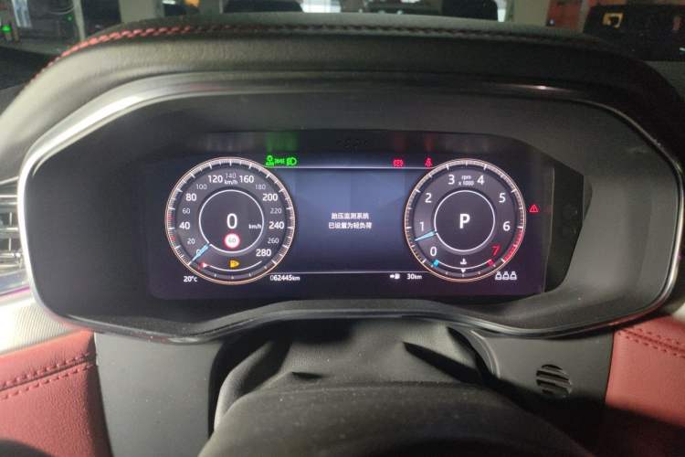 Used Jaguar F-PACE 2021 340 PS R-Dynamic SE Instrument Cluster