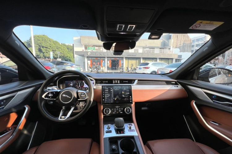 Used Jaguar F-PACE 2021 250 PS R-Dynamic S Interior 1