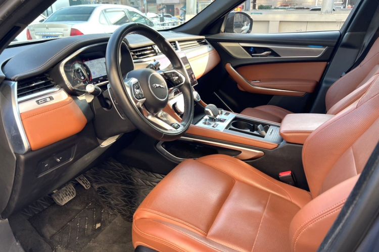 Used Jaguar F-PACE 2021 250 PS R-Dynamic S Interior 2