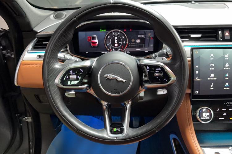 Used Jaguar F-PACE 2021 250 PS R-Dynamic S Interior 8
