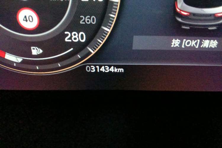 Used Jaguar F-PACE 2021 340 PS R-Dynamic SE Odometer Close Up