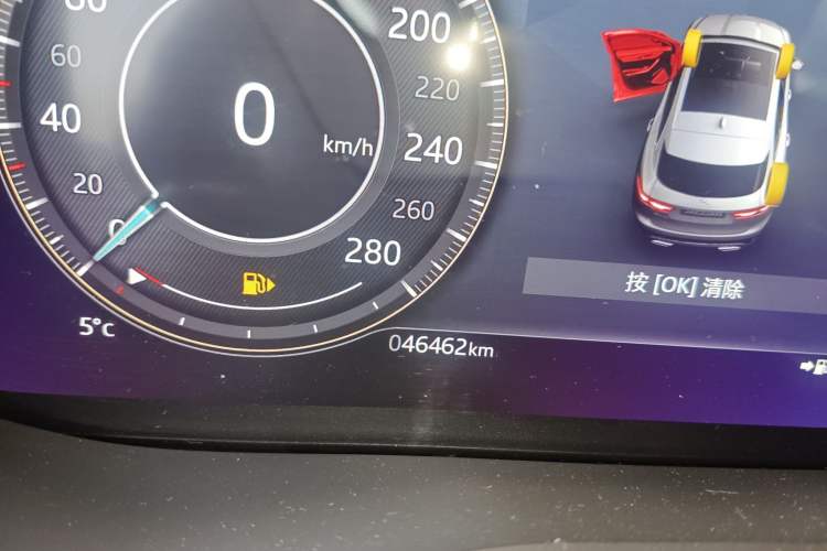 Used Jaguar F-PACE 2021 340 PS R-Dynamic SE Odometer Close Up