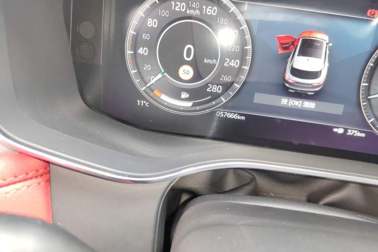 Used Jaguar F-PACE 2021 340 PS R-Dynamic SE Odometer Close Up