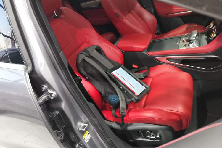 Used Jaguar F-PACE 2021 340 PS R-Dynamic SE Right Front Seat