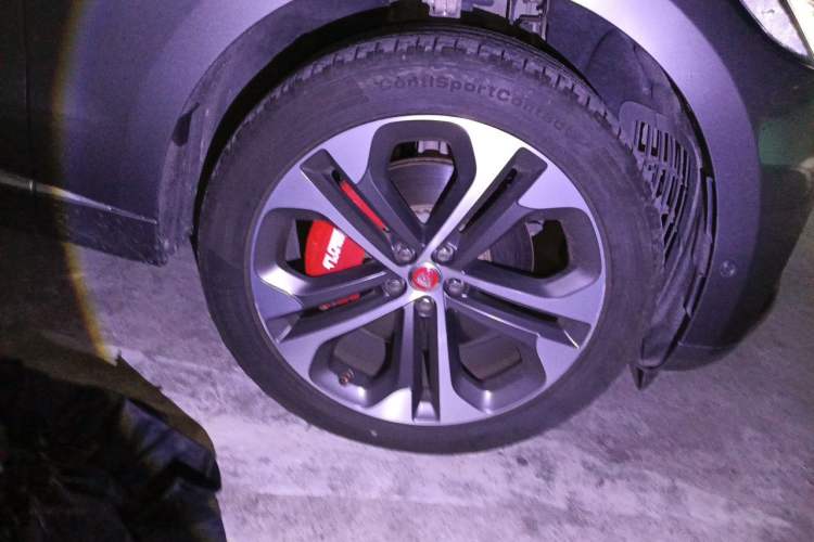 Used Jaguar F-PACE 2021 340 PS R-Dynamic SE Right Front Wheel Hub