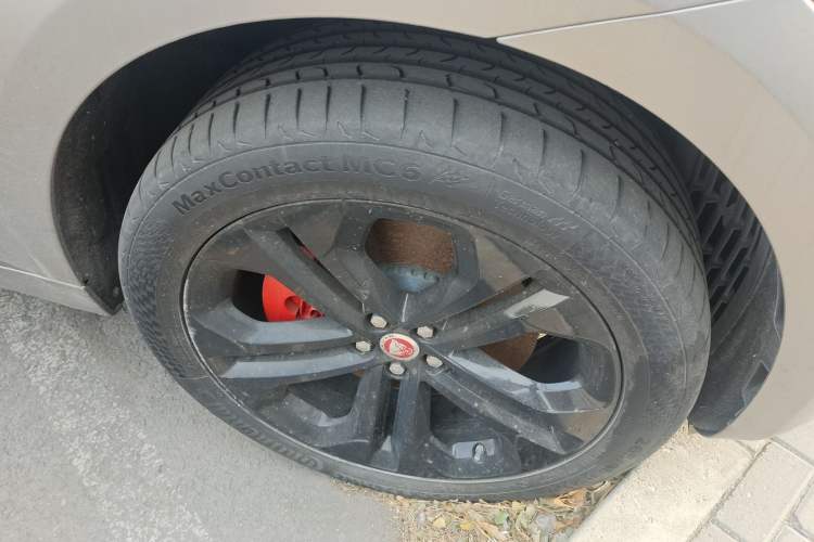Used Jaguar F-PACE 2021 340 PS R-Dynamic SE Right Front Wheel Hub