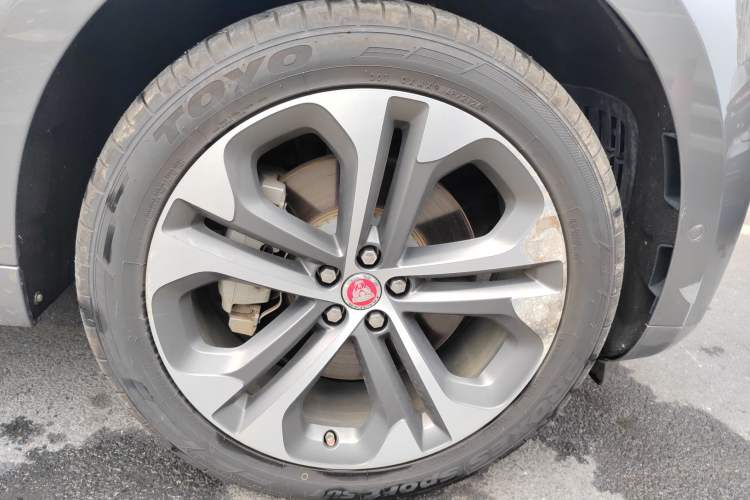 Used Jaguar F-PACE 2021 340 PS R-Dynamic SE Right Front Wheel Hub