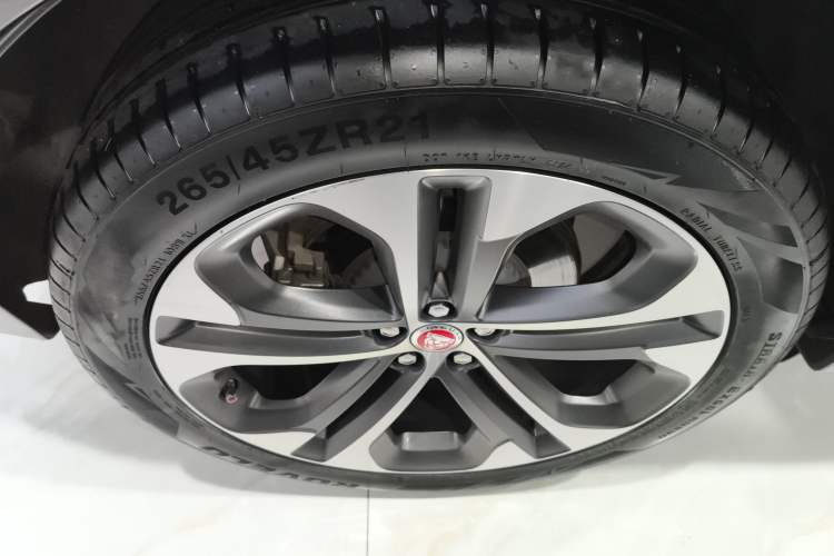 Used Jaguar F-PACE 2021 340 PS R-Dynamic SE Right Rear Wheel Hub