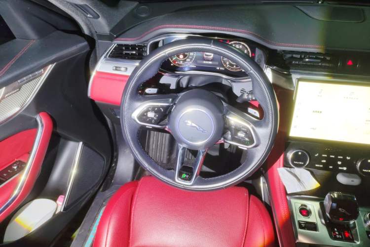 Used Jaguar F-PACE 2021 340 PS R-Dynamic SE Steering Wheel