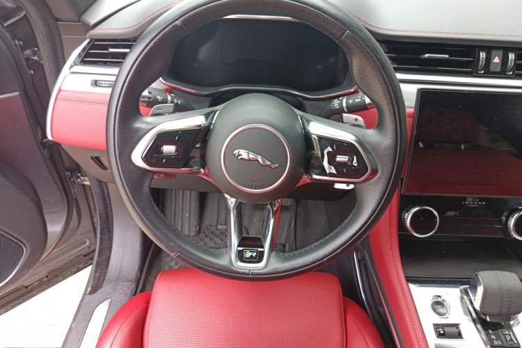 Used Jaguar F-PACE 2021 340 PS R-Dynamic SE Steering Wheel