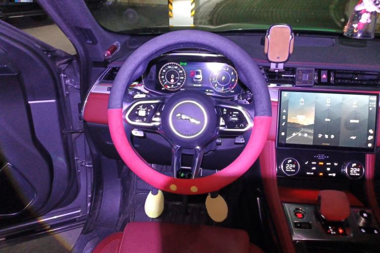 Used Jaguar F-PACE 2021 340 PS R-Dynamic SE Steering Wheel