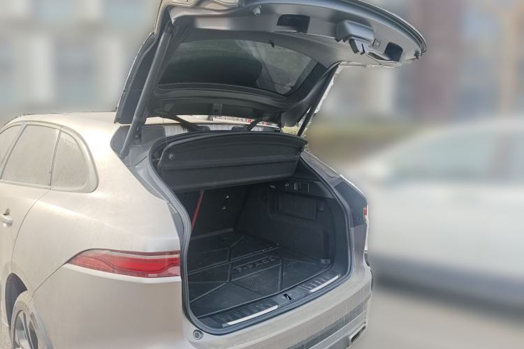 Used Jaguar F-PACE 2021 340 PS R-Dynamic SE Trunk