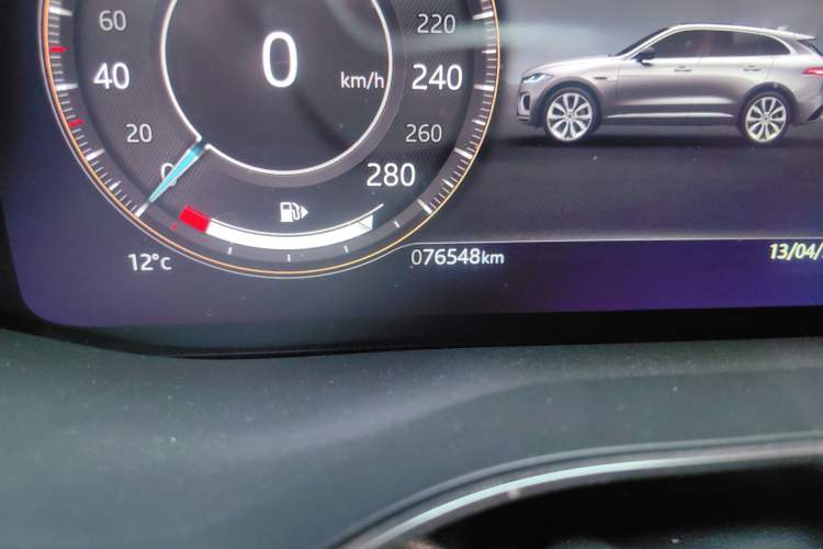 Used Jaguar F-PACE 2021 340 PS R-Dynamic SE Odometer Close Up