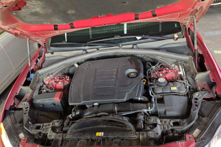 Used Jaguar F-PACE 2021 250 PS Engine Bay