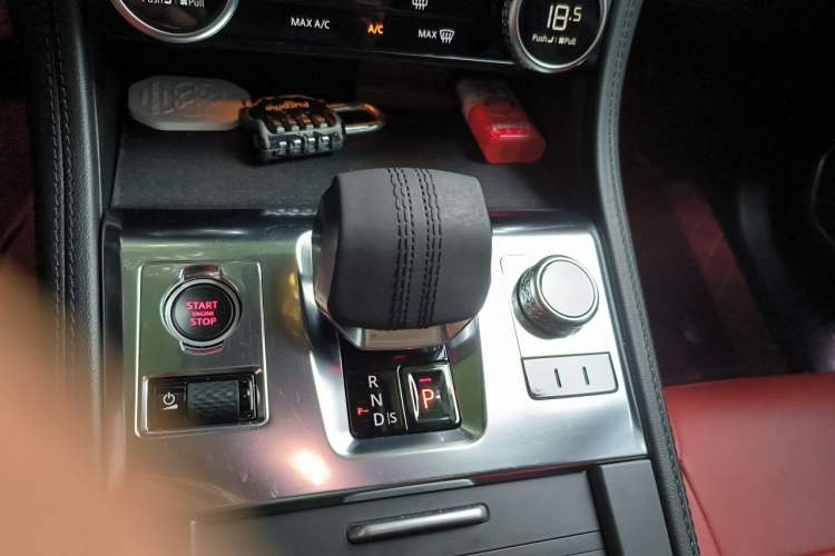 Used Jaguar F-PACE 2021 250 PS Gear Lever