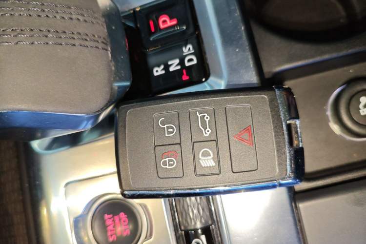 Used Jaguar F-PACE 2021 250 PS Interior 1