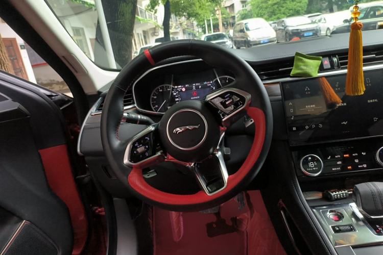 Used Jaguar F-PACE 2021 250 PS Steering Wheel