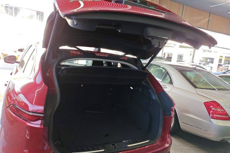 Used Jaguar F-PACE 2021 250 PS Trunk