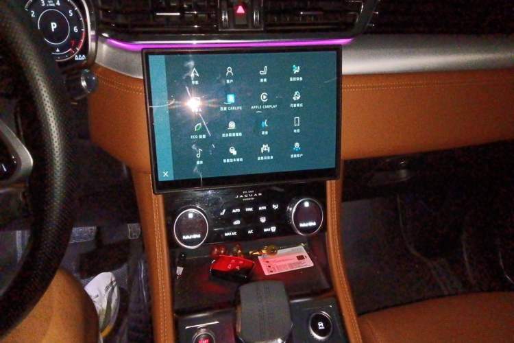 Used Jaguar F-PACE 2021 250 PS R-Dynamic S Audio And AC Panel