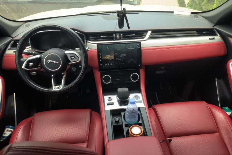 Used Jaguar F-PACE 2021 250 PS R-Dynamic S Center Console