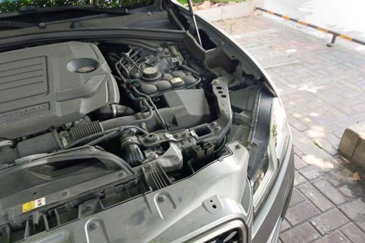 Used Jaguar F-PACE 2021 250 PS Engine Bay Left