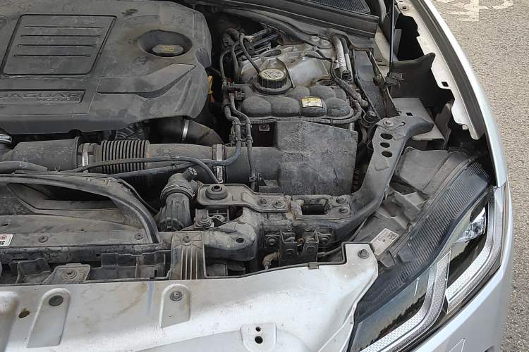 Used Jaguar F-PACE 2021 250 PS R-Dynamic SE Engine Bay Left