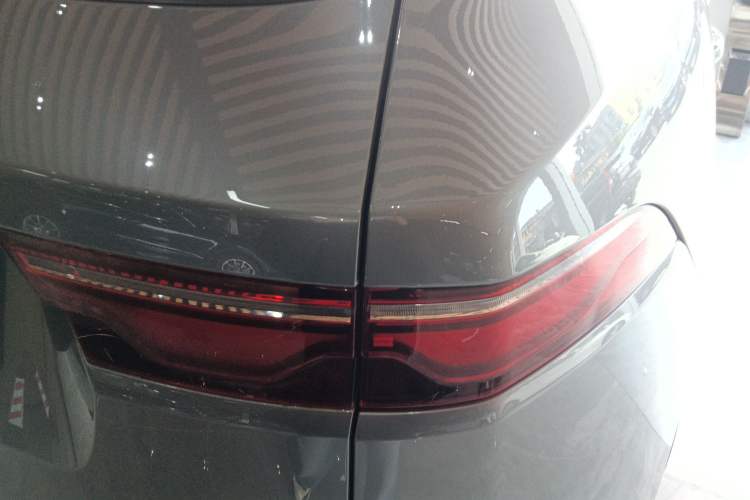 Used Jaguar F-PACE 2021 250 PS R-Dynamic SE Exterior 2