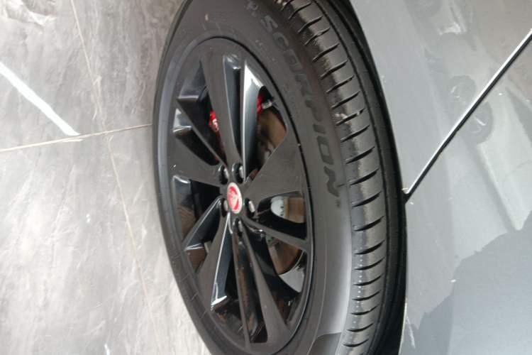 Used Jaguar F-PACE 2021 250 PS R-Dynamic SE Exterior 4