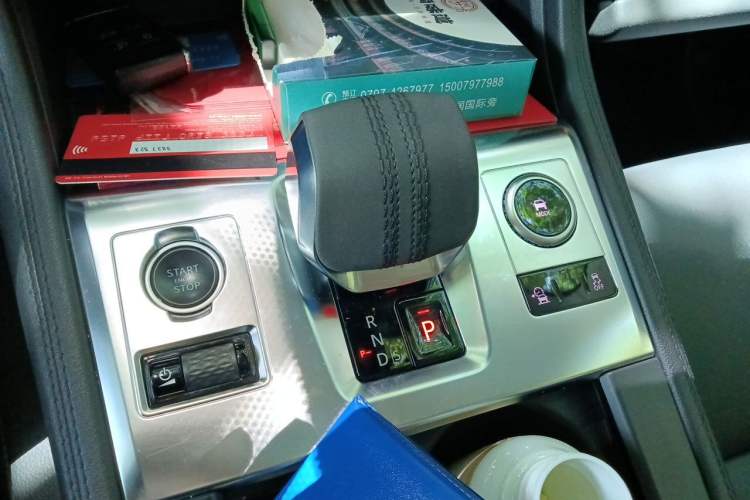 Used Jaguar F-PACE 2021 250 PS Gear Lever