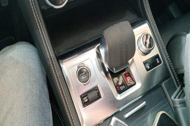 Used Jaguar F-PACE 2021 250 PS R-Dynamic SE Gear Lever