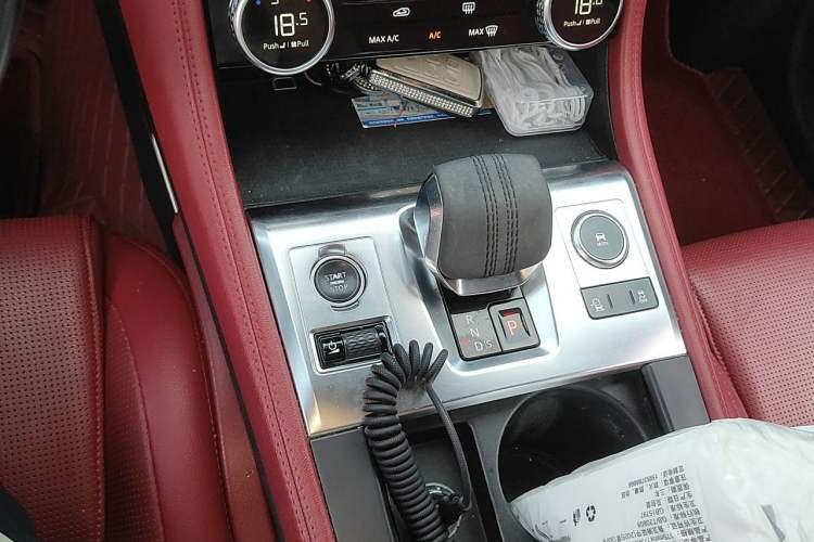 Used Jaguar F-PACE 2021 250 PS R-Dynamic SE Gear Lever