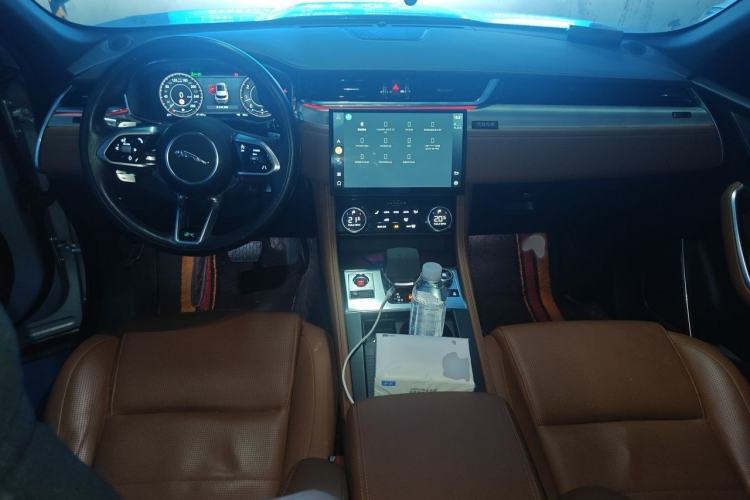 Used Jaguar F-PACE 2021 250 PS R-Dynamic S Interior 2