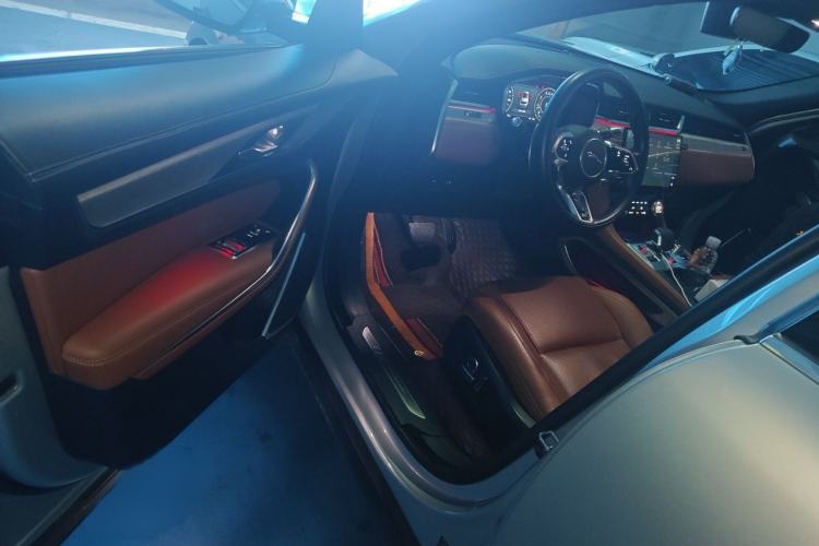 Used Jaguar F-PACE 2021 250 PS R-Dynamic S Interior 3