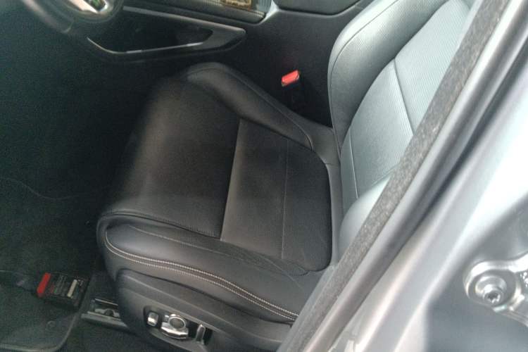Used Jaguar F-PACE 2021 250 PS R-Dynamic SE Left Front Seat