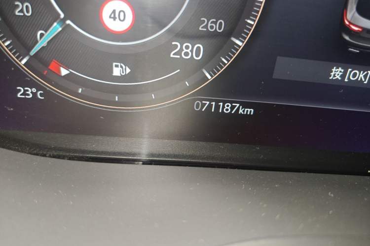 Used Jaguar F-PACE 2021 250 PS R-Dynamic S Odometer Close Up