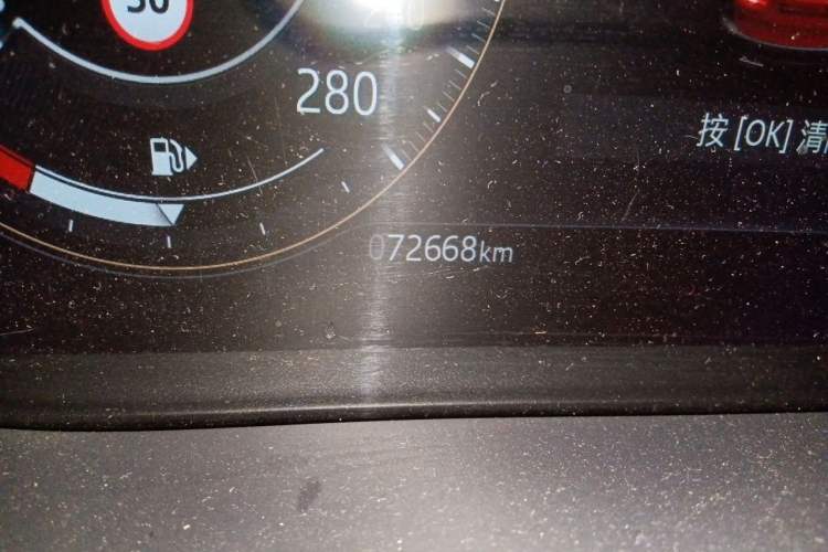 Used Jaguar F-PACE 2021 250 PS R-Dynamic S Odometer Close Up