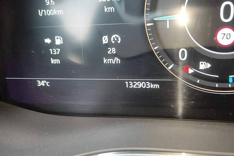 Used Jaguar F-PACE 2021 250 PS R-Dynamic SE Odometer Close Up