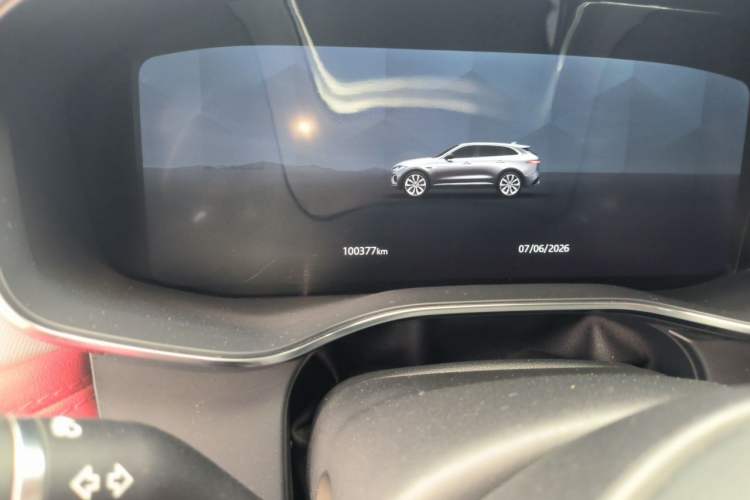 Used Jaguar F-PACE 2021 250 PS R-Dynamic S Odometer Close Up