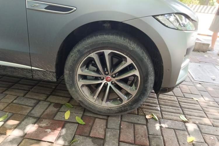 Used Jaguar F-PACE 2021 250 PS Right Front Wheel Hub