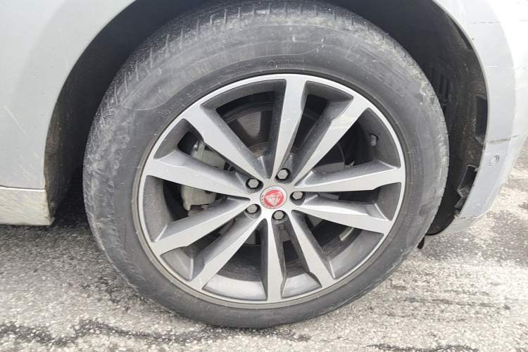 Used Jaguar F-PACE 2021 250 PS R-Dynamic S Right Front Wheel Hub